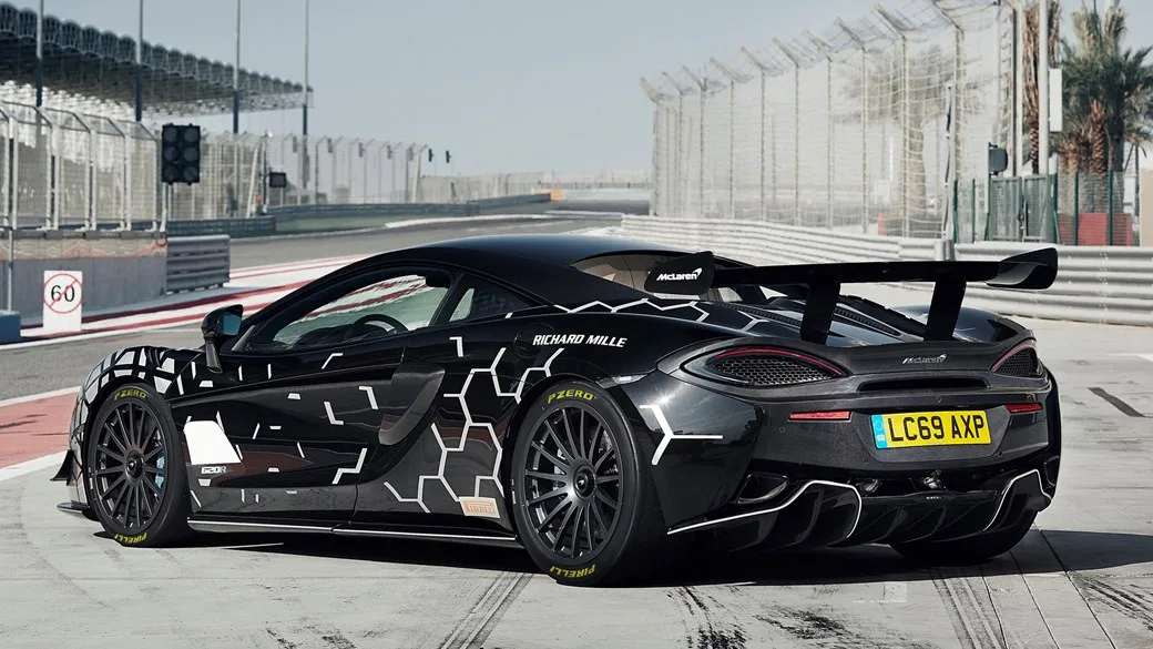 ماكلارين 620R .. نقلة جديدة في عالم السيارات الرياضية