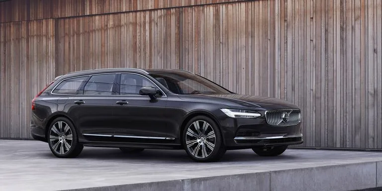 فولفو تكشف عن تطوير S90 و V90 موديل 2021