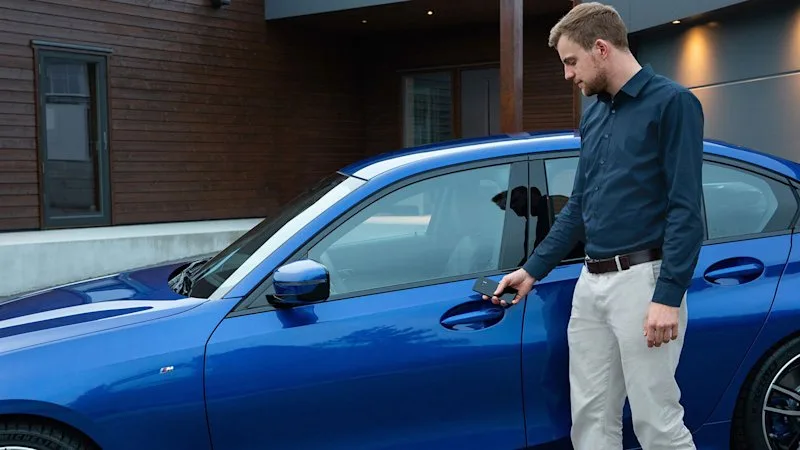 بي إم دبليو أول صانع سيارات يحصل على ميزة Apple Car Key