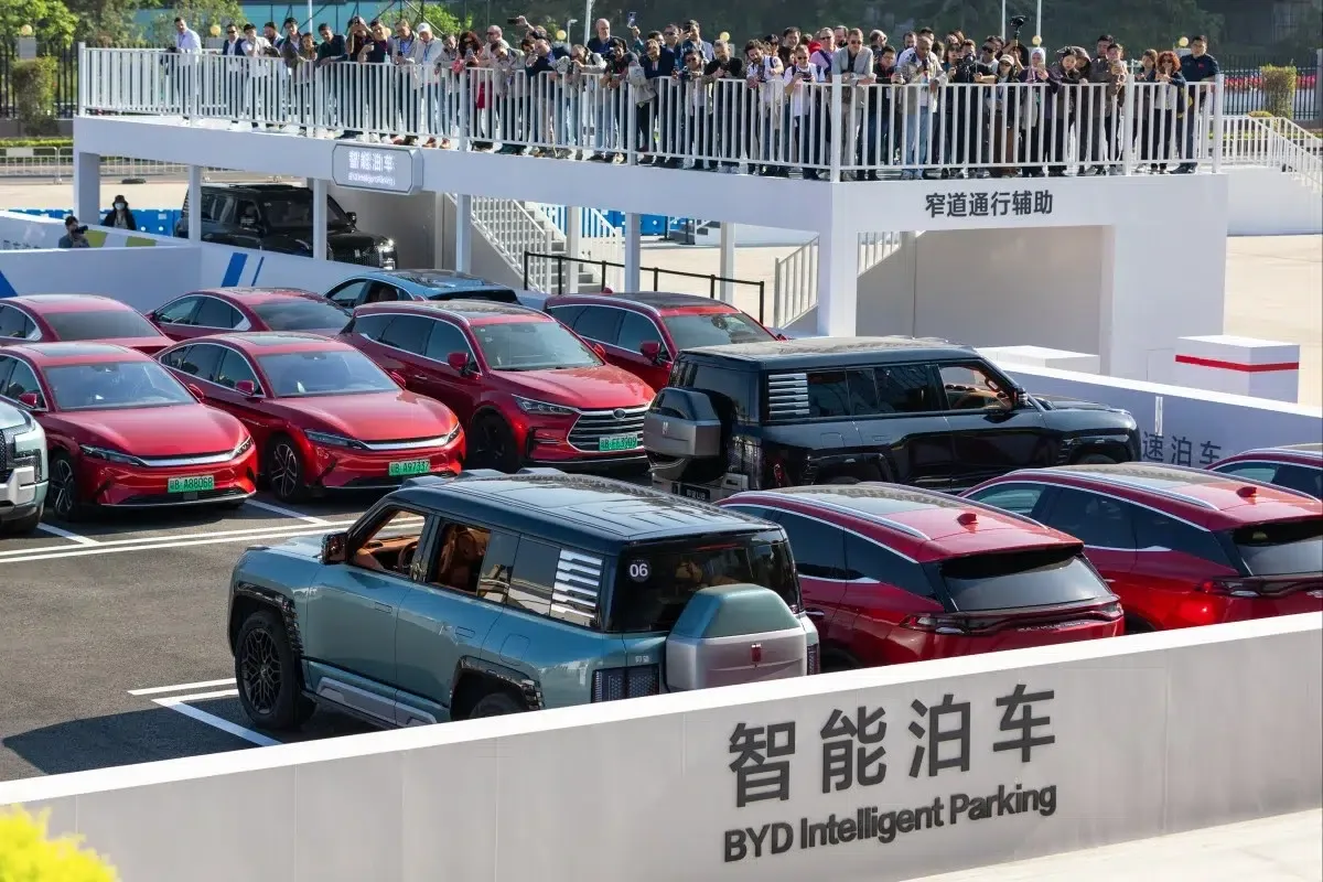 شركة BYD تنوي استثمار 14 مليار دولار لمنافسة تسلا
