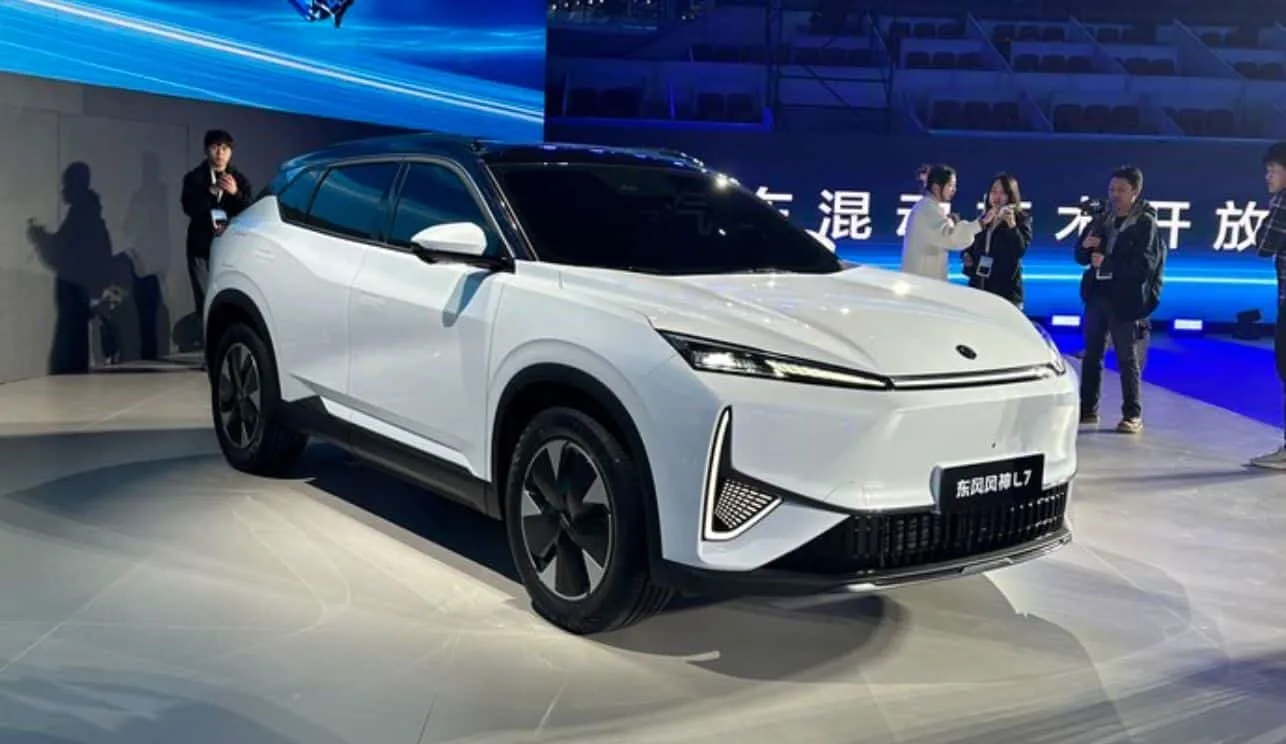 ظهور سيارة الدفع الرباعي الهجينة Dongfeng Aeolus L7 لأول مرة في الصين