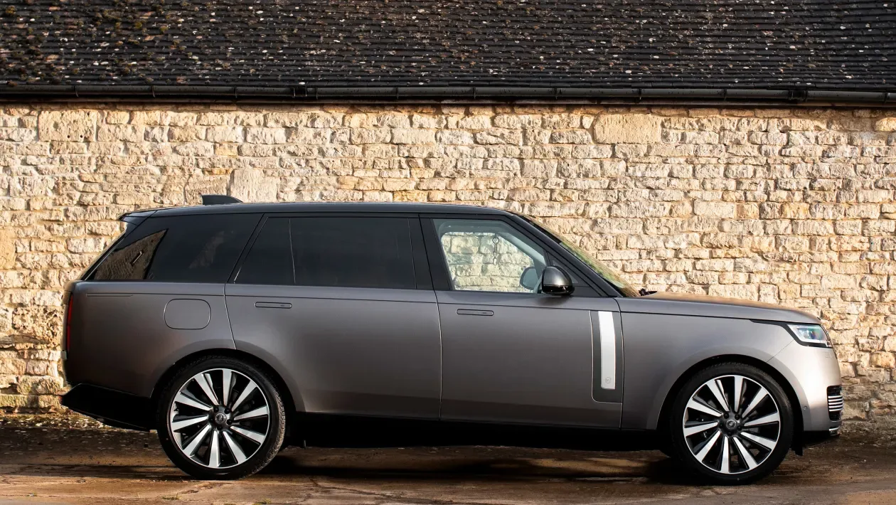 سيارة رينج روڤر SV Burford Edition الجديدة مستوحاة من مدينة كوتسوولد البريطانية