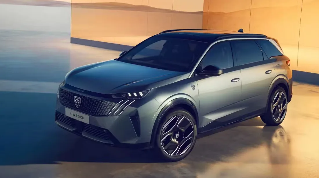 بيجو E-5008 سيارة SUV تتسع لنقل 7 أشخاص وتسير 660 كم بالشحنة الواحدة