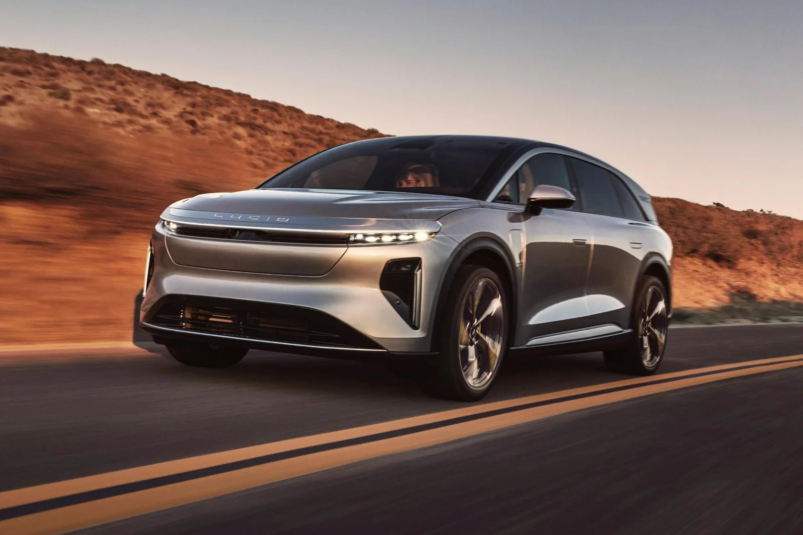 لوسيد تكشف عن سيارة دفع رباعي SUV كهربائية بأقل من 50 ألف دولار