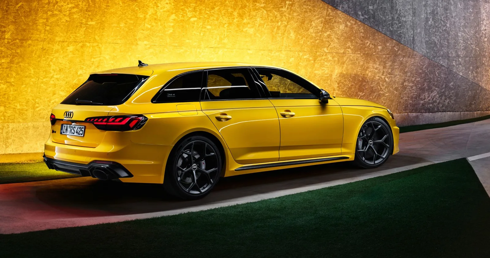 الكشف عن أودي RS4 Avant الجديدة كلياً