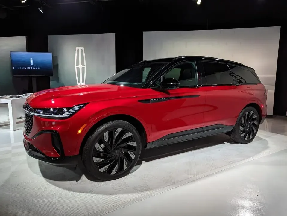لينكولن تكشف عن نوتيلوس 2024 المزودة بتقنية Turbo-Hybrid