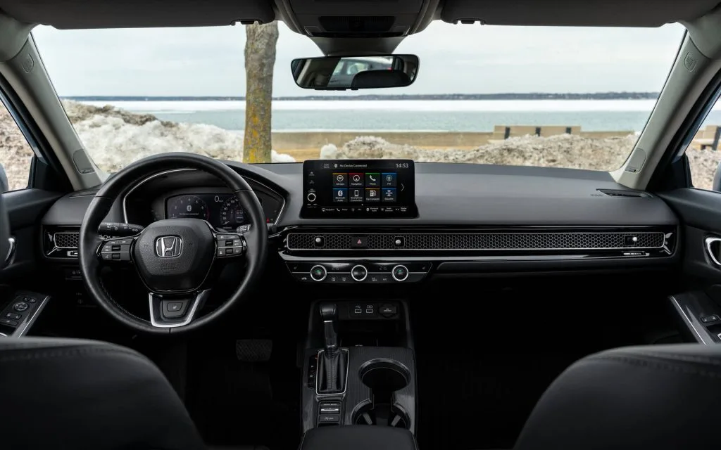 تحتوي هذه الصورة على سمة alt فارغة؛ اسم الملف هو 604588-la-nouvelle-honda-civic-hybride-2025-se-montre-enfin-1024x640.jpeg