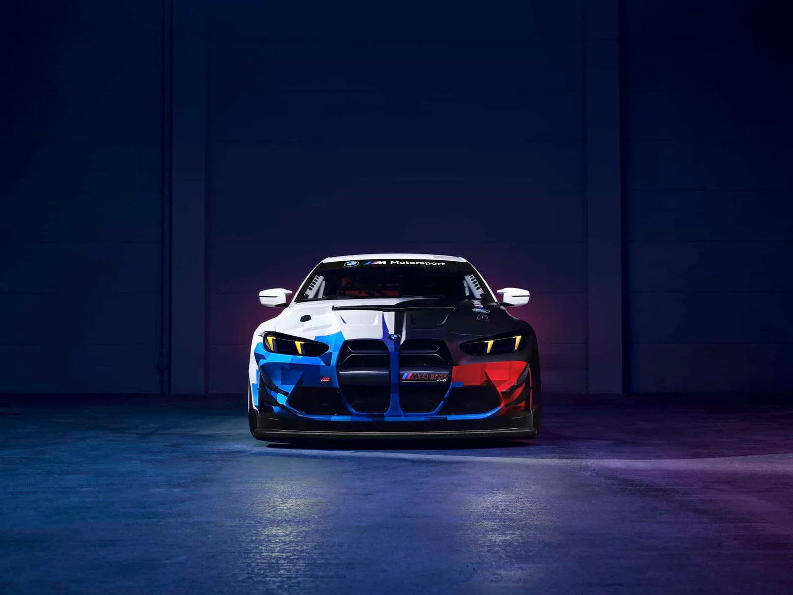 بي إم دبليو M4 GT3 EVO تحصل على ترقيات لموسم سباقات 2025