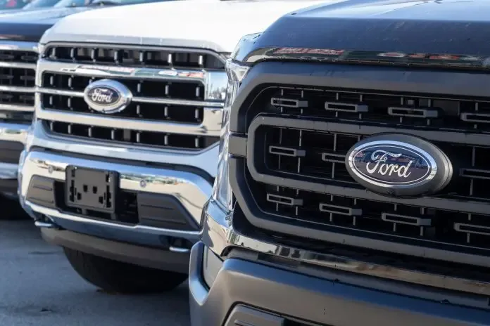 فورد تستدعي 668,000 شاحنة بيك أب F-150 موديل 2014 بسبب خلل في ناقل الحركة