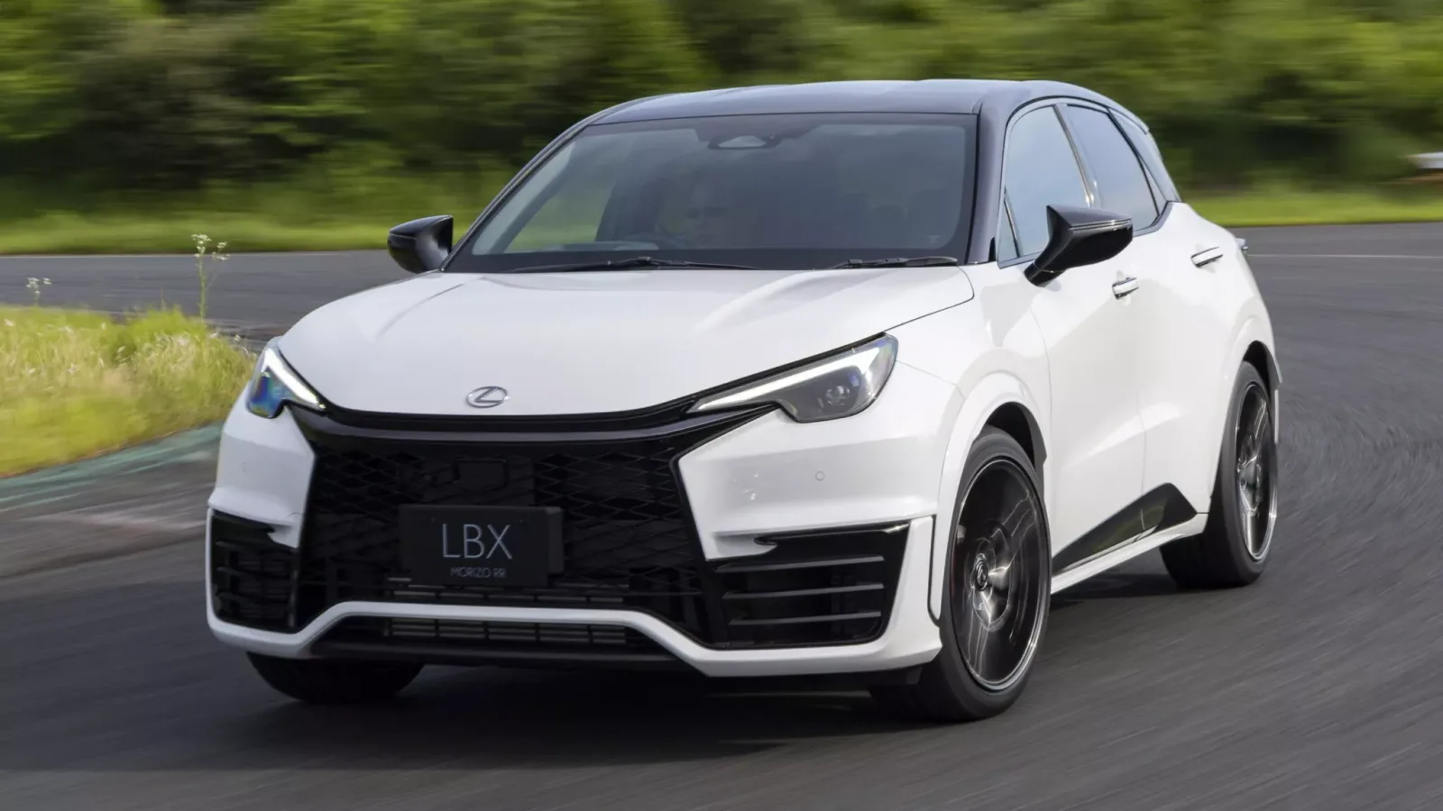 لكزس LBX Morizo RR تصل كسيارة SUV بمحرك GR وخيار ناقل حركة يدوي