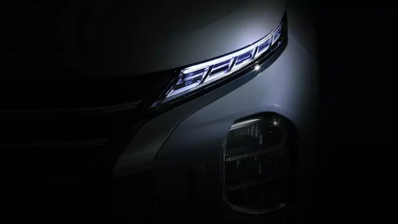 الكشف عن ميتسوبيشي أوتلاندر PHEV الجديدة 2025