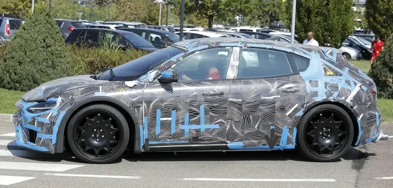 فيراري EV تظهر أثناء اختبارها أمام الجمهور
