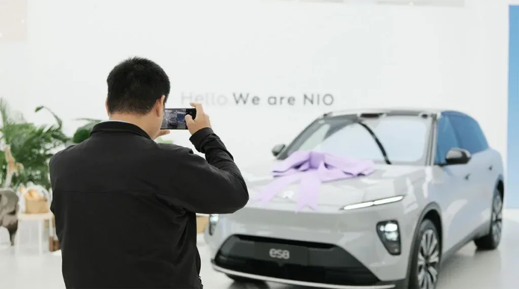 NIO تحتفل بتسليم 600 ألف سيارة من خطوط إنتاجها