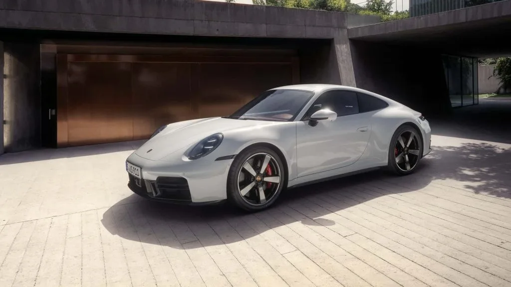 بورش 911 كاريرا اس 2025 تتخلى عن القير العادي