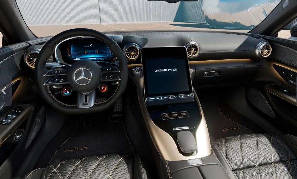 مرسيدس AMG SL 63 جديدة حصلت على لون ذهبي لا مثيل له