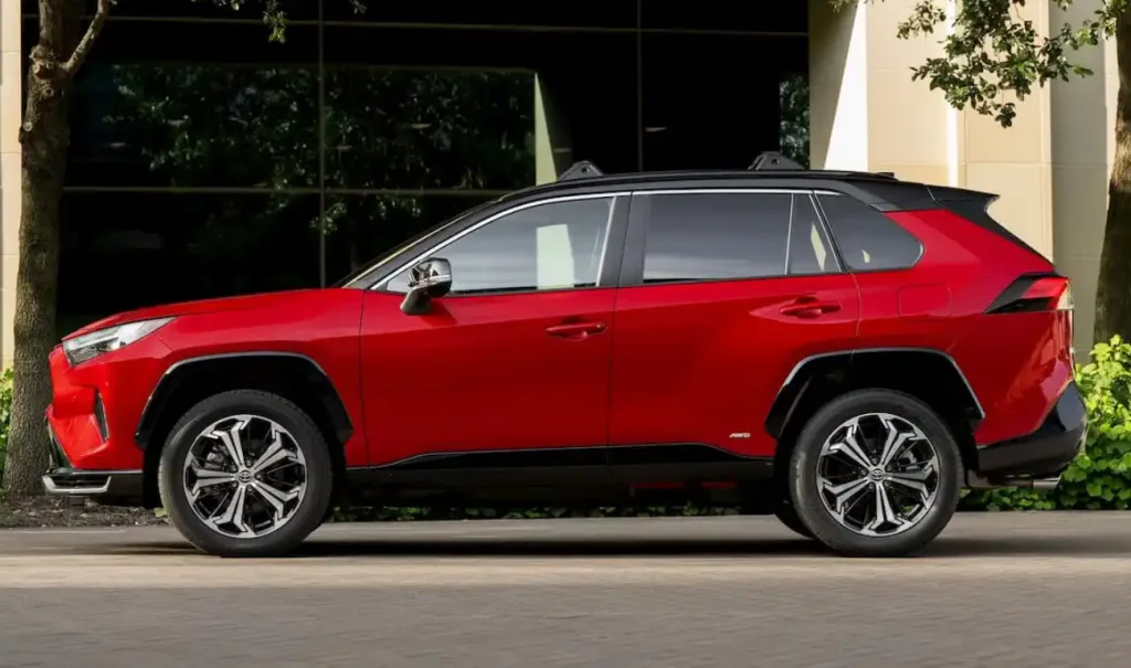هل ستطلق تويوتا نسخة كهربائية من RAV4؟
