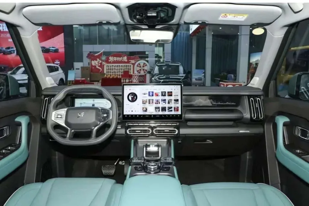 جيتور تكشف عن سيارة الدفع الرباعي T1 - Auto Express