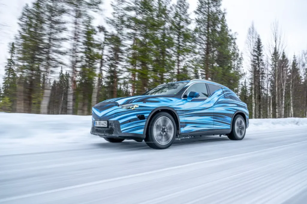 نموذج أولي لسيارة مرسيدس بنز GLC-Class EV موديل 2026