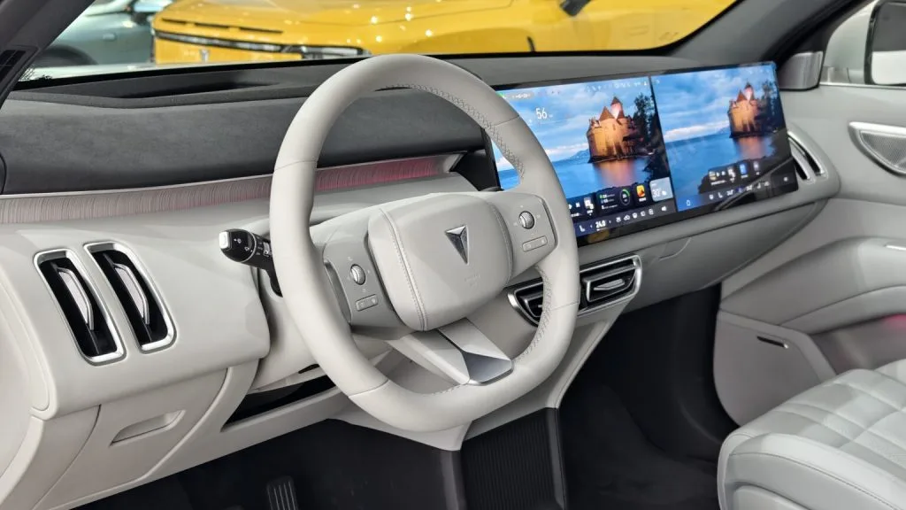 الصور الرسمية لسيارة جيلي جالاكسي A7 EM-i PHEV