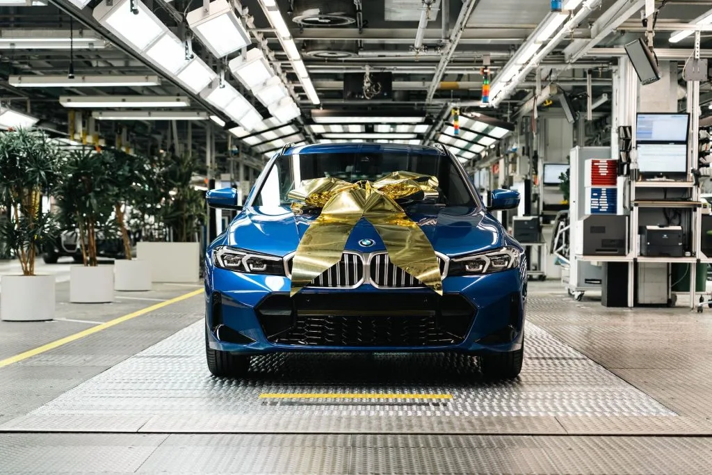 مجموعة BMW تحتفل بتسليم هذا العدد الهائل من السيارات المكهربة