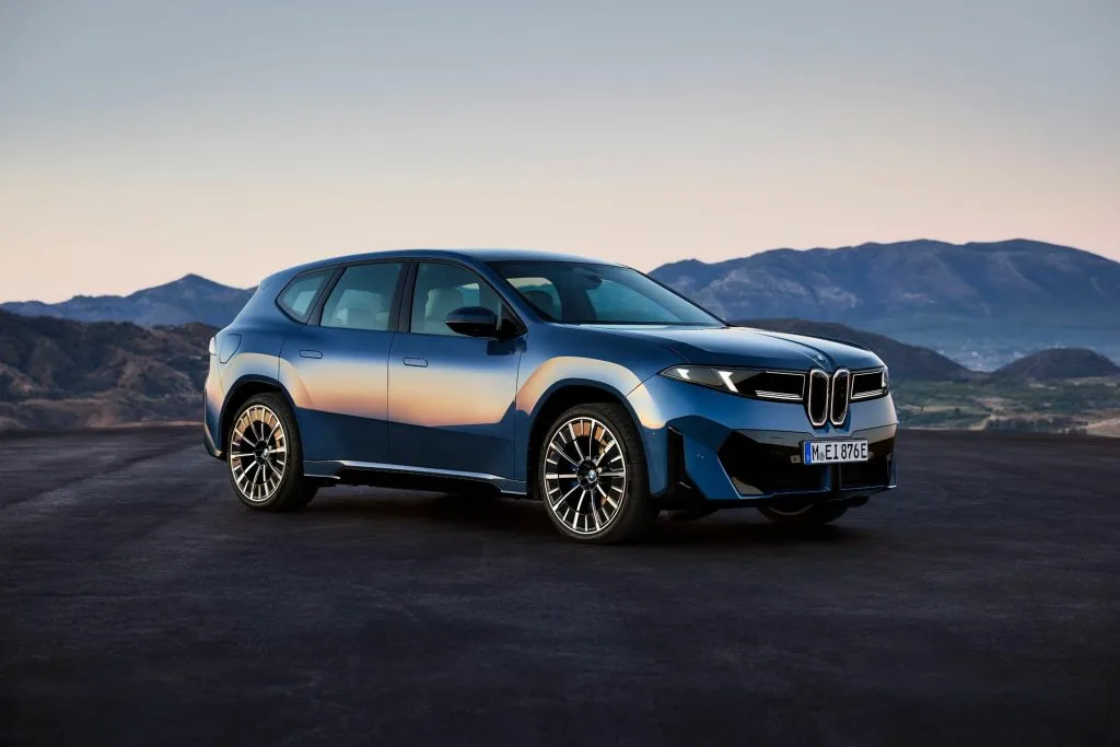 BMW iX3 الجديدة بسعر تنافسي يربك المنافسين