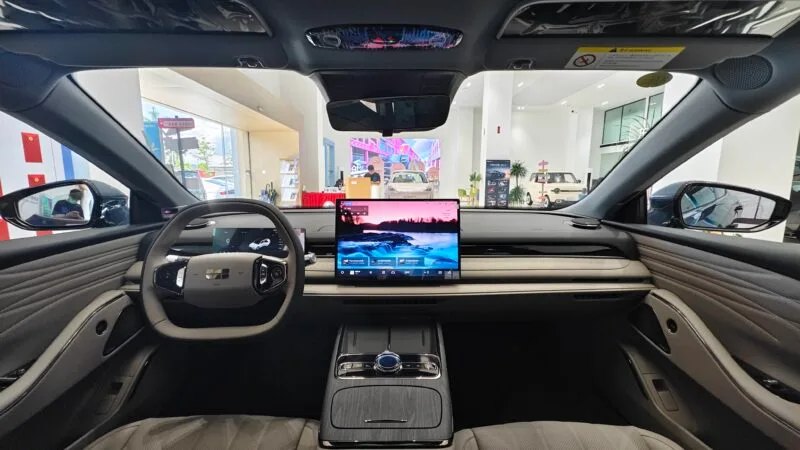 جيلي Galaxy Starshine 8 PHEV: تصميم Fastback أنيق مع كفاءة هجينة مذهلة