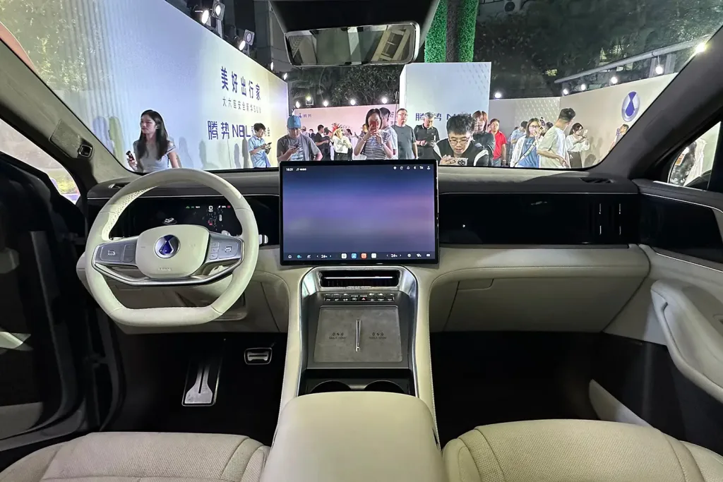 إطلاق Denza N8L: SUV عائلية هجينة بقوة 762 حصان وسعر منافس