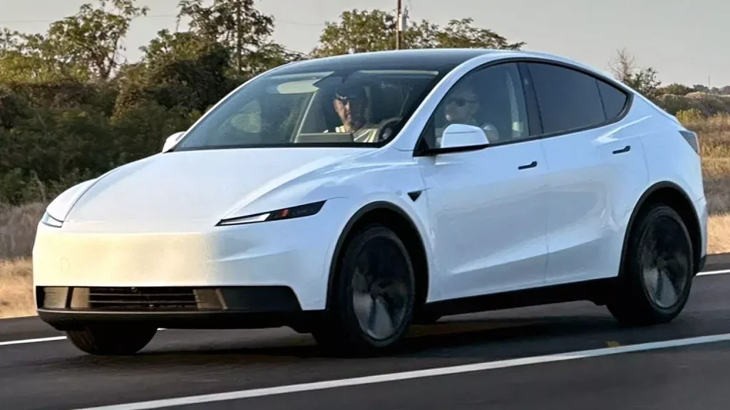 الكشف عن النسخة الأساسية من Tesla Model Y بسعر 39,990 دولار