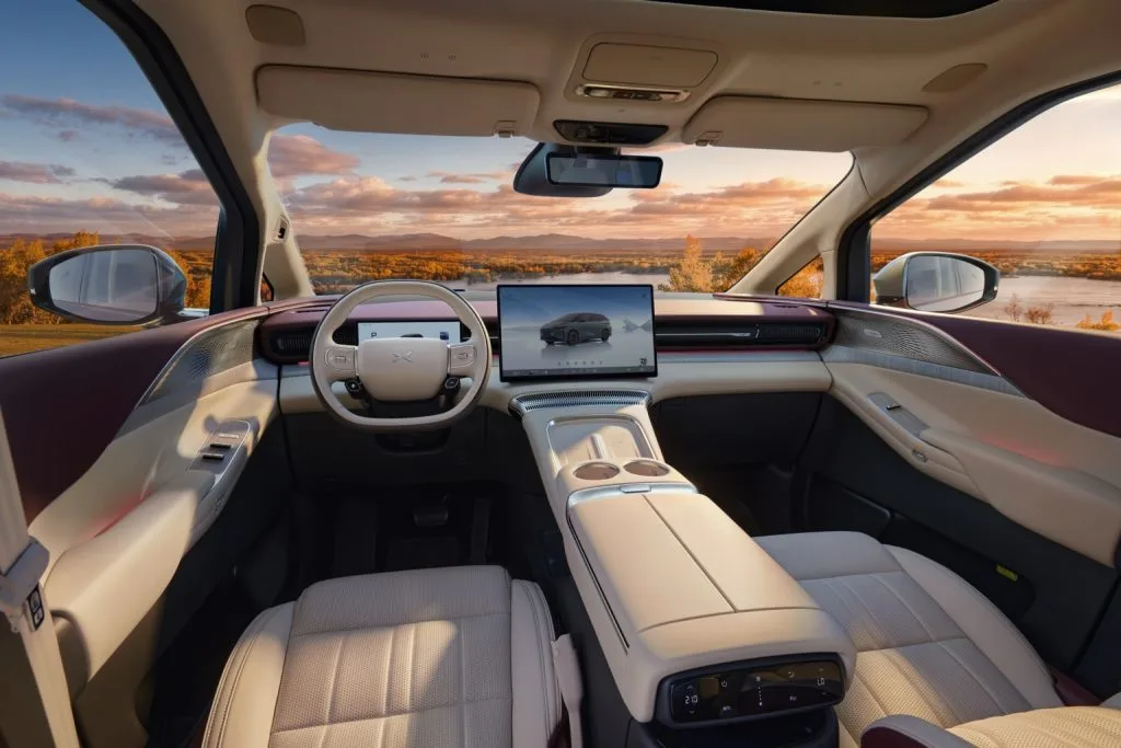 الكشف عن التصميم الداخلي لسيارة Xpeng X9 EREV MPV ذات السبعة مقاعد