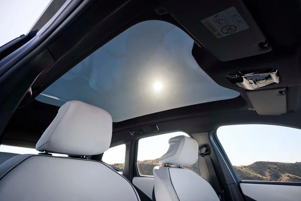 صور التصميم الداخلي لسيارة BMW iX3 موديل 2026