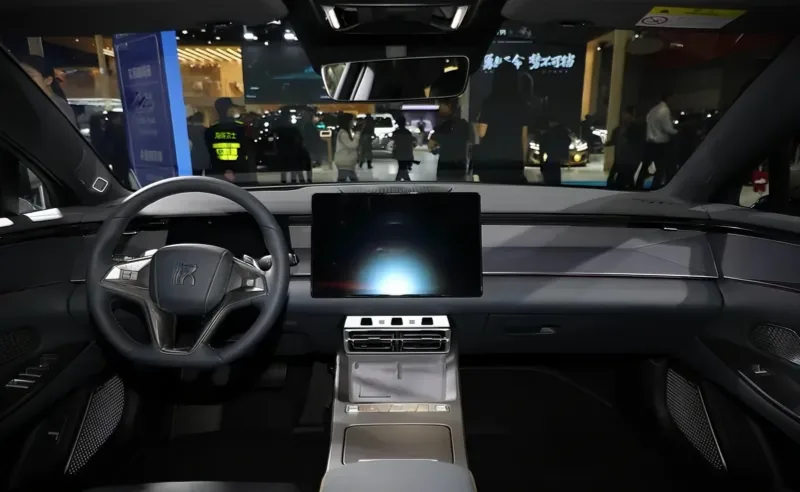 سيارة BYD Han EV 2026 تصل إلى مدى 701 كيلومتر