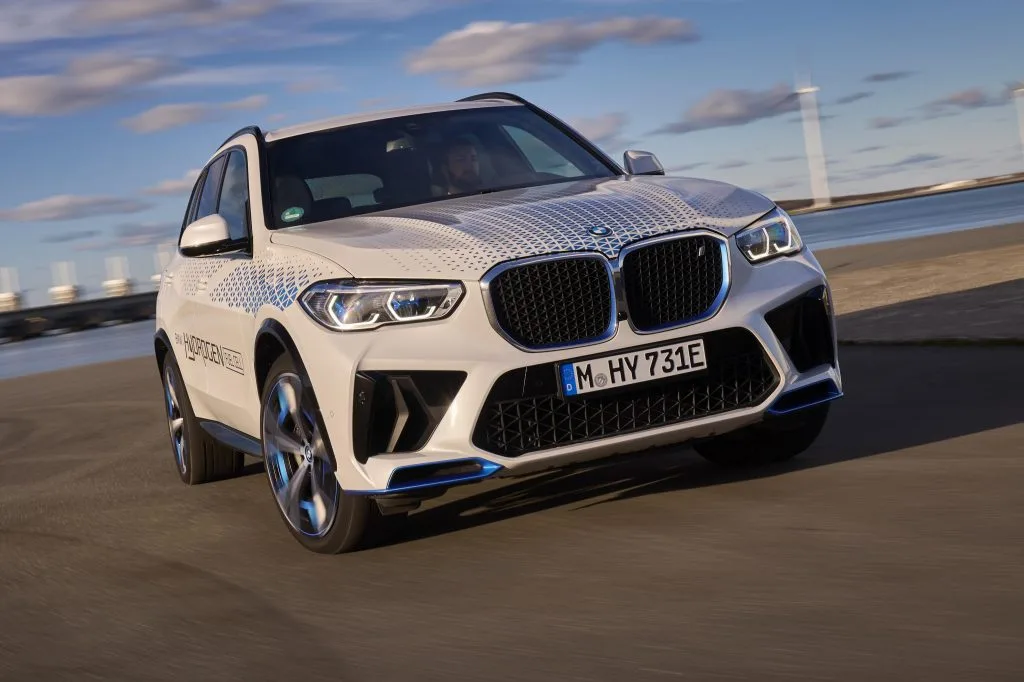 سيارات BMW الهيدروجينية القادمة تفتح باب التساؤلات حول مستقبل FCEV