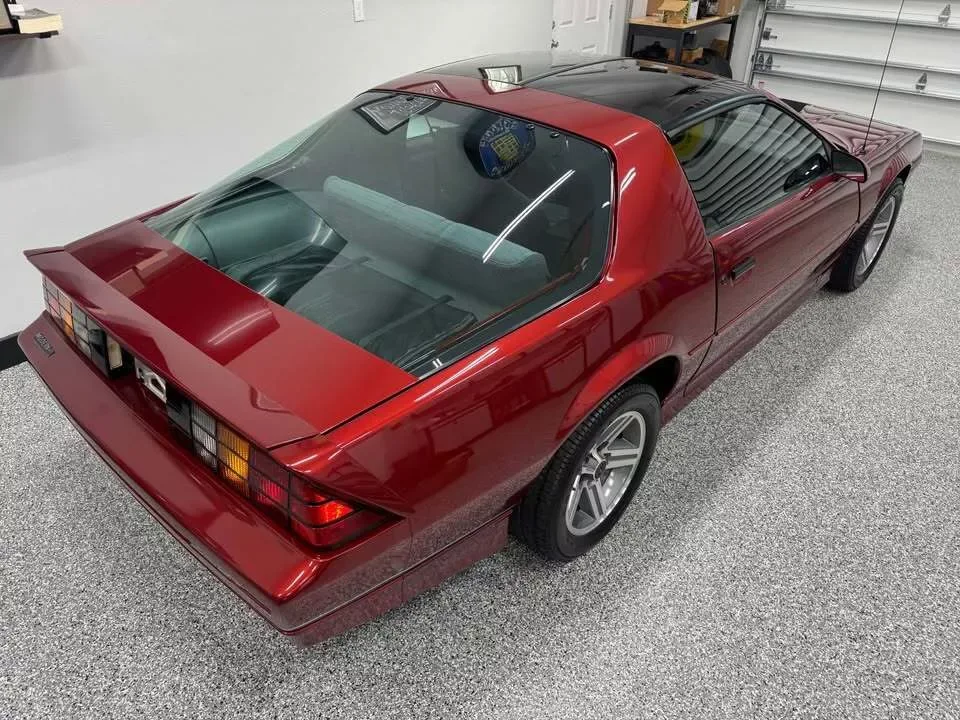 للغاية: شيفروليه Camaro IROC‑Z موديل 1987