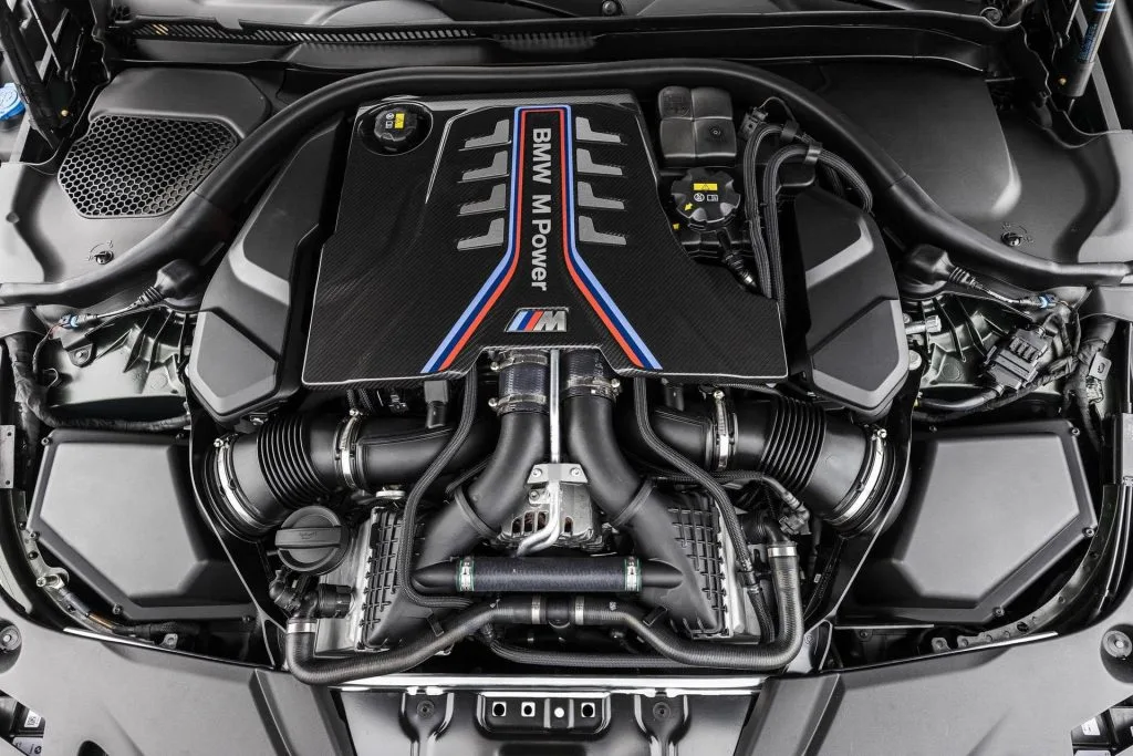 بي إم دبليو تحافظ على محركات V8