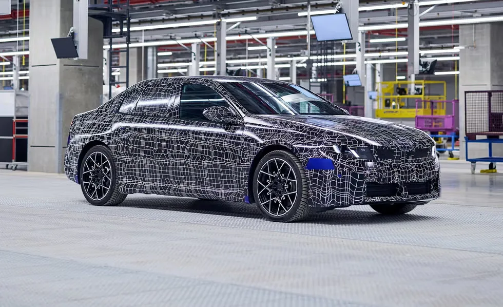 عودة BMW i3 بحلة جديدة كسيارة سيدان كهربائية بحجم الفئة الثالثة
