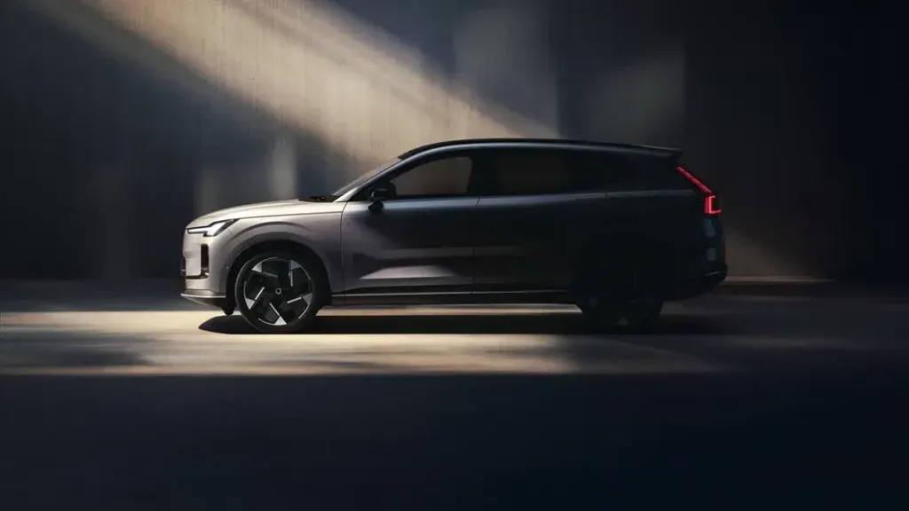 فولفو تقدم الجيل الأحدث من XC70 بتقنيات هجينة متطورة - صورة 2