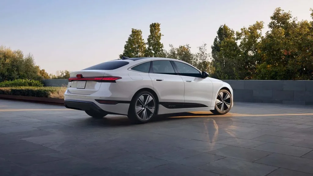 أودي A6 E-Tron 2025 تصل إلى الولايات المتحدة بمدى يصل إلى 400 ميل - صورة 2