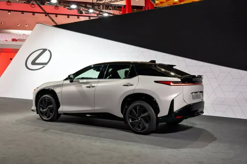 ميزة جديدة تنضم إلى لكزس RZ موديل 2026