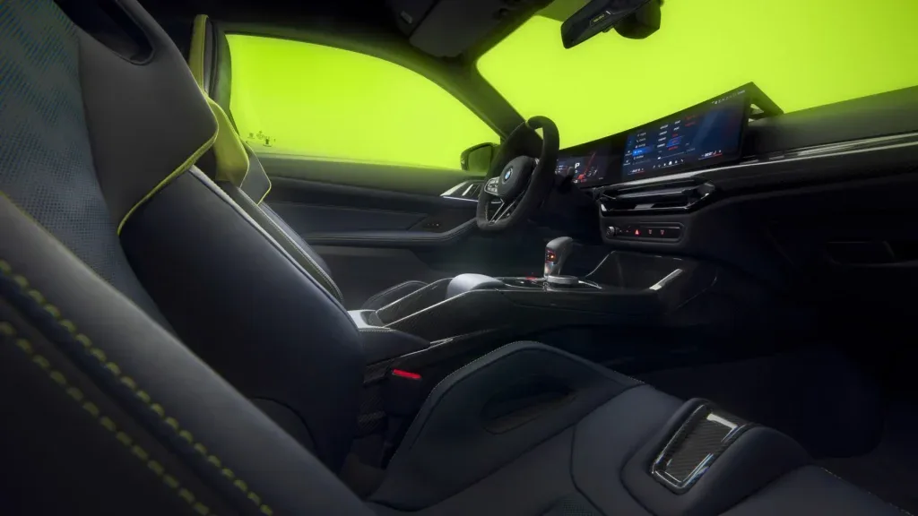 بي إم دبليو تكشف عن إصدار M4 CS VR46 الخاص تكريمًا لفالنتينو روسي