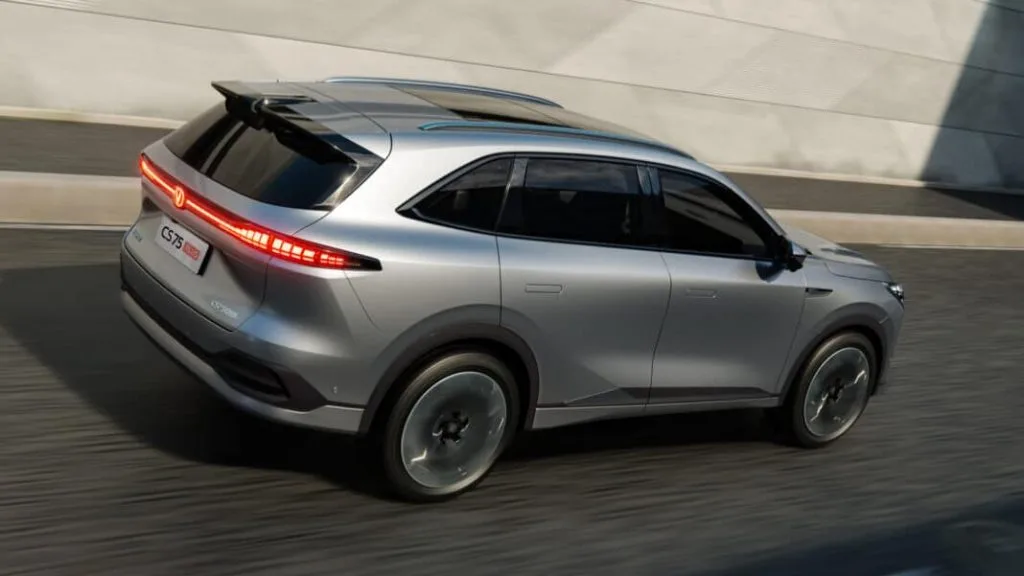 إطلاق شانجان CS75 Plus الجديدة في الصين كسيارة SUV متطورة - صورة 3