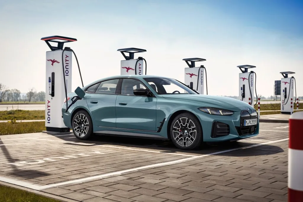 BMW تبدأ في إعادة تدوير جميع بطاريات سياراتها الكهربائية المستعملة