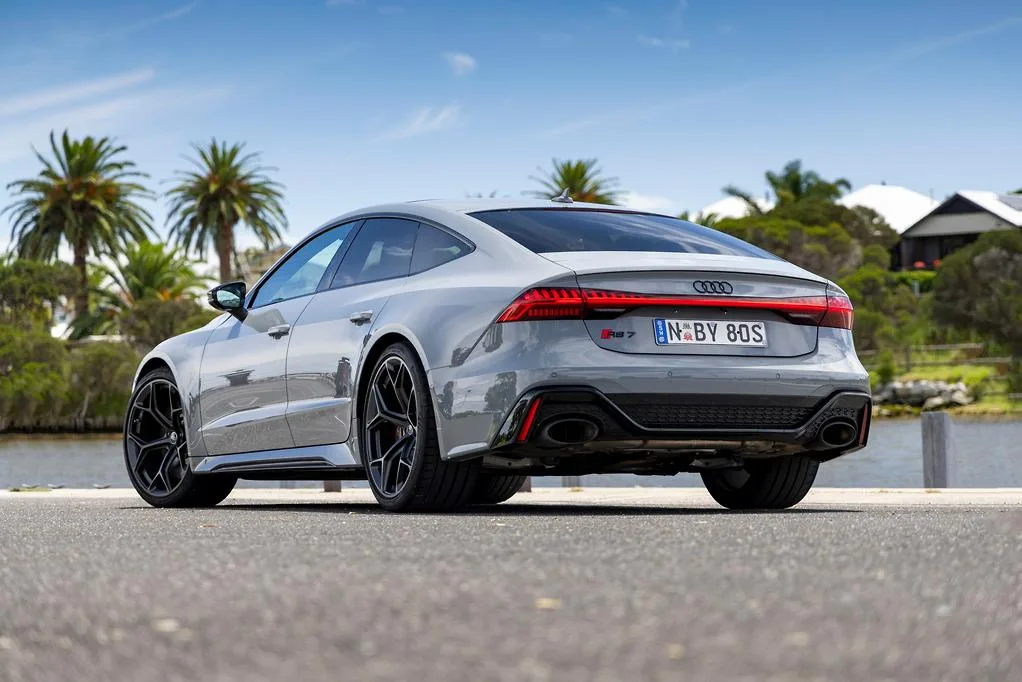 أودي تزيح الستار عن الجيل الجديد من RS 7 2026 بتصميم أكثر شراسة - صورة 4