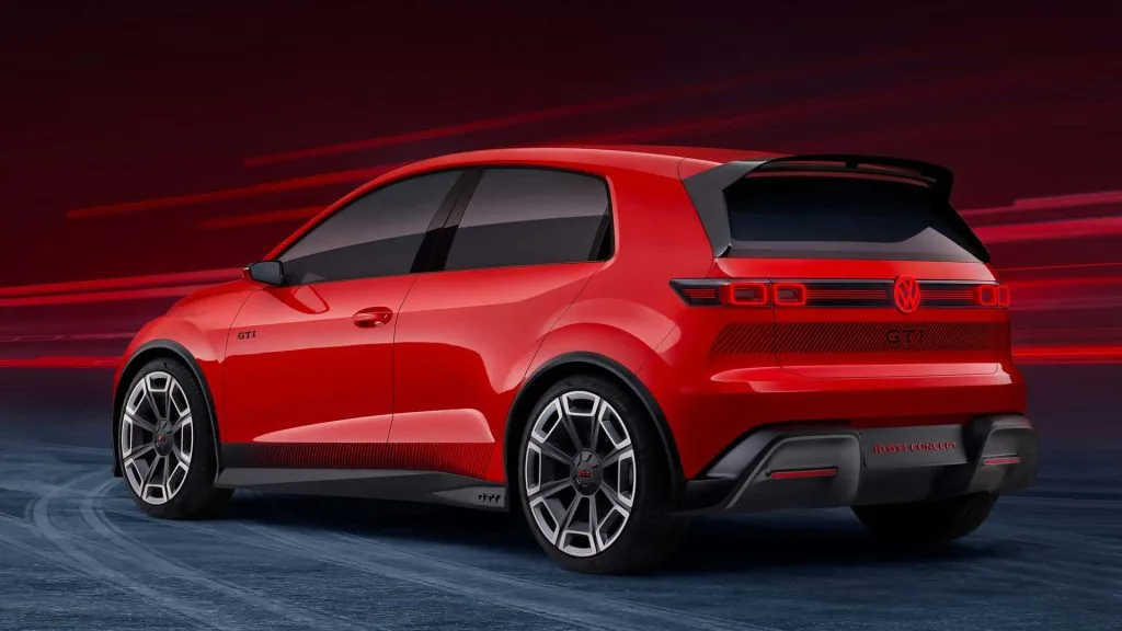 فولكس فاجن GTI الكهربائية: تجربة قيادة ممتعة وجديدة - صورة 2