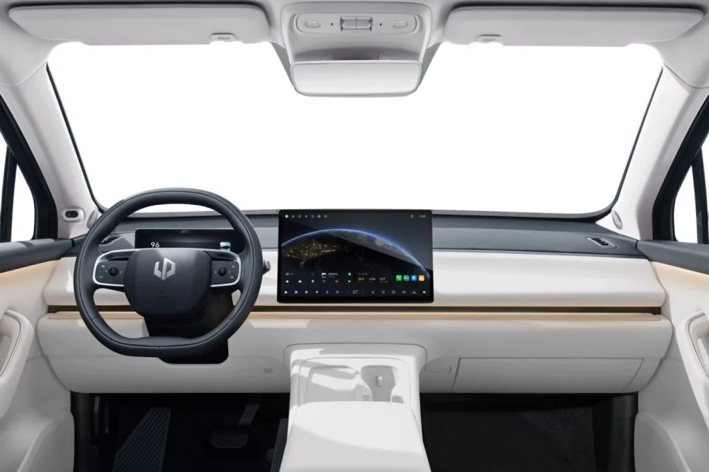 Leapmotor C16 سيارة متطورة بتقنيات عالية - صورة 3
